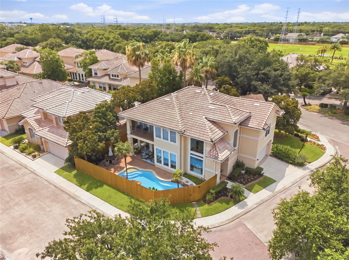 Photo of 320 Harborside Circle, Kemah, TX 77565
