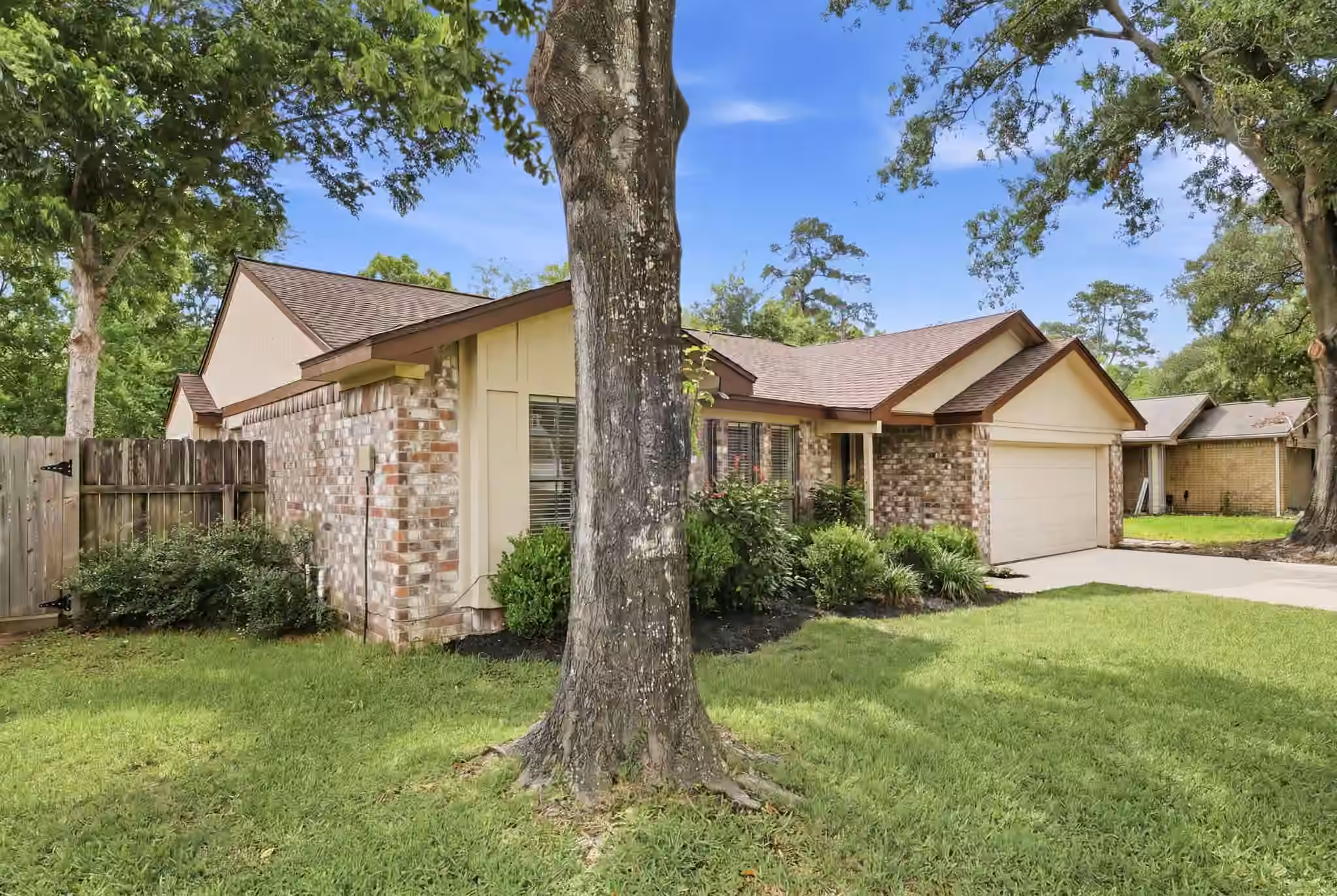 Photo 3 of 18607 Hiddenbay Way, Spring, TX