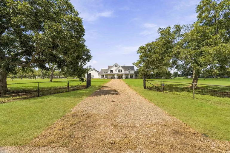 Photo 5 of 3103 Brundrett Road, Wallis, TX