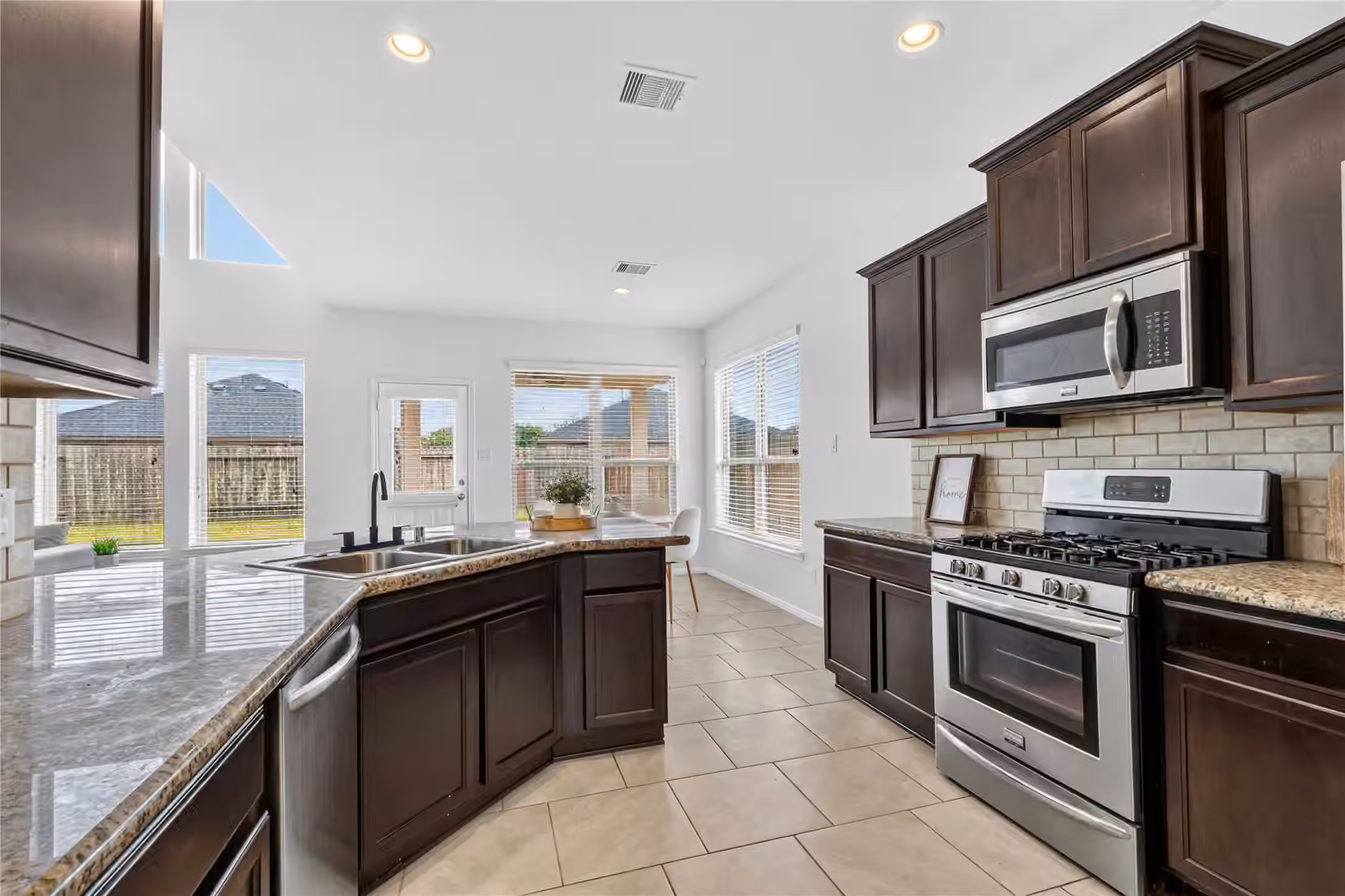 Photo 7 of 2207 Manchester Crossing Drive, Fresno, TX