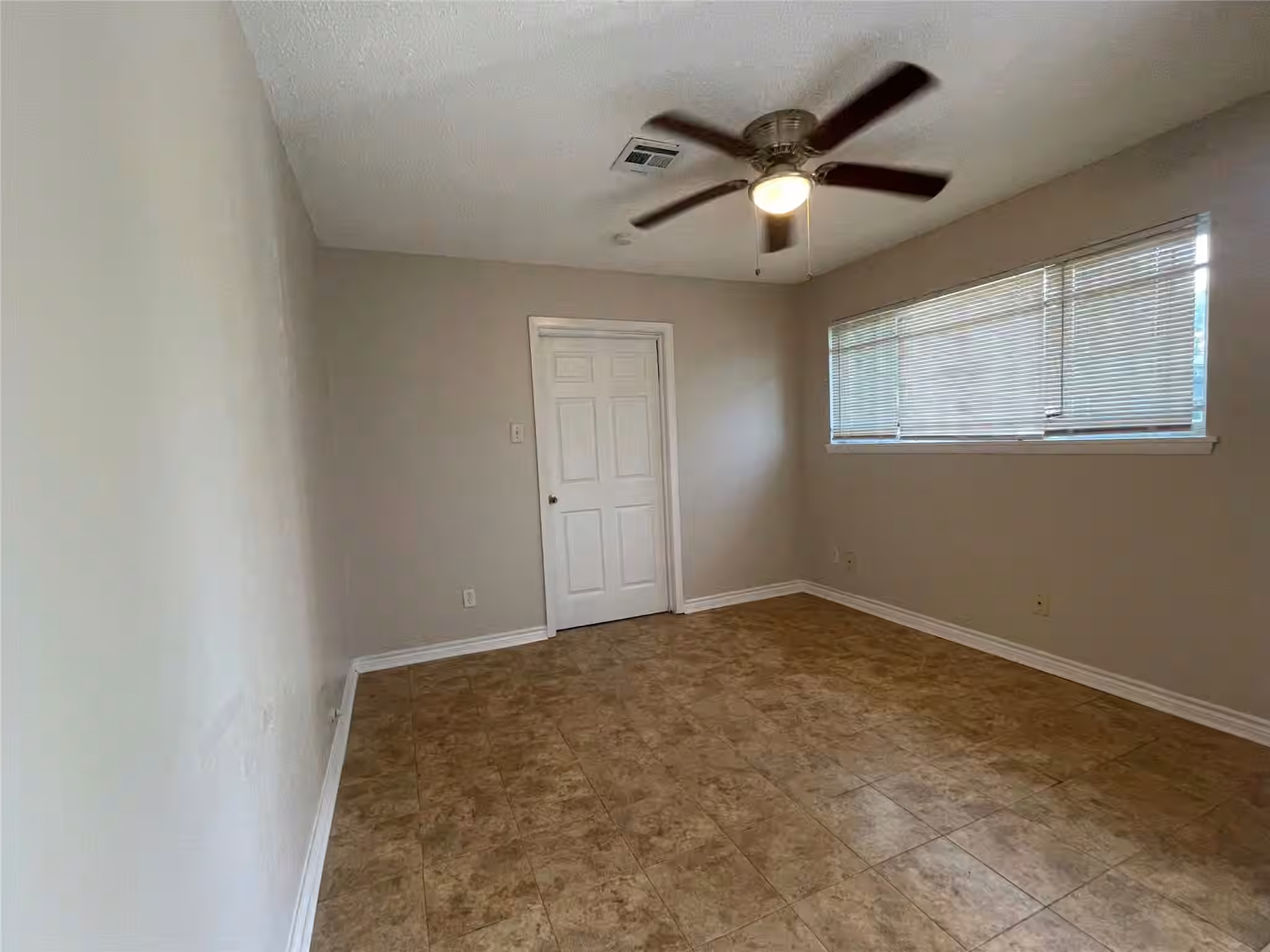 Photo 3 of 5250 Dumore Drive, Houston, TX