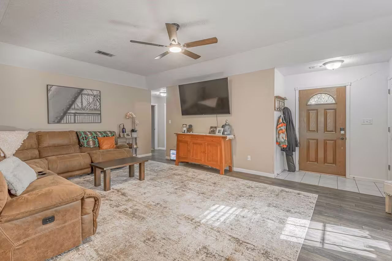 Photo 5 of 2203 Shannon Drive, Huntsville, TX