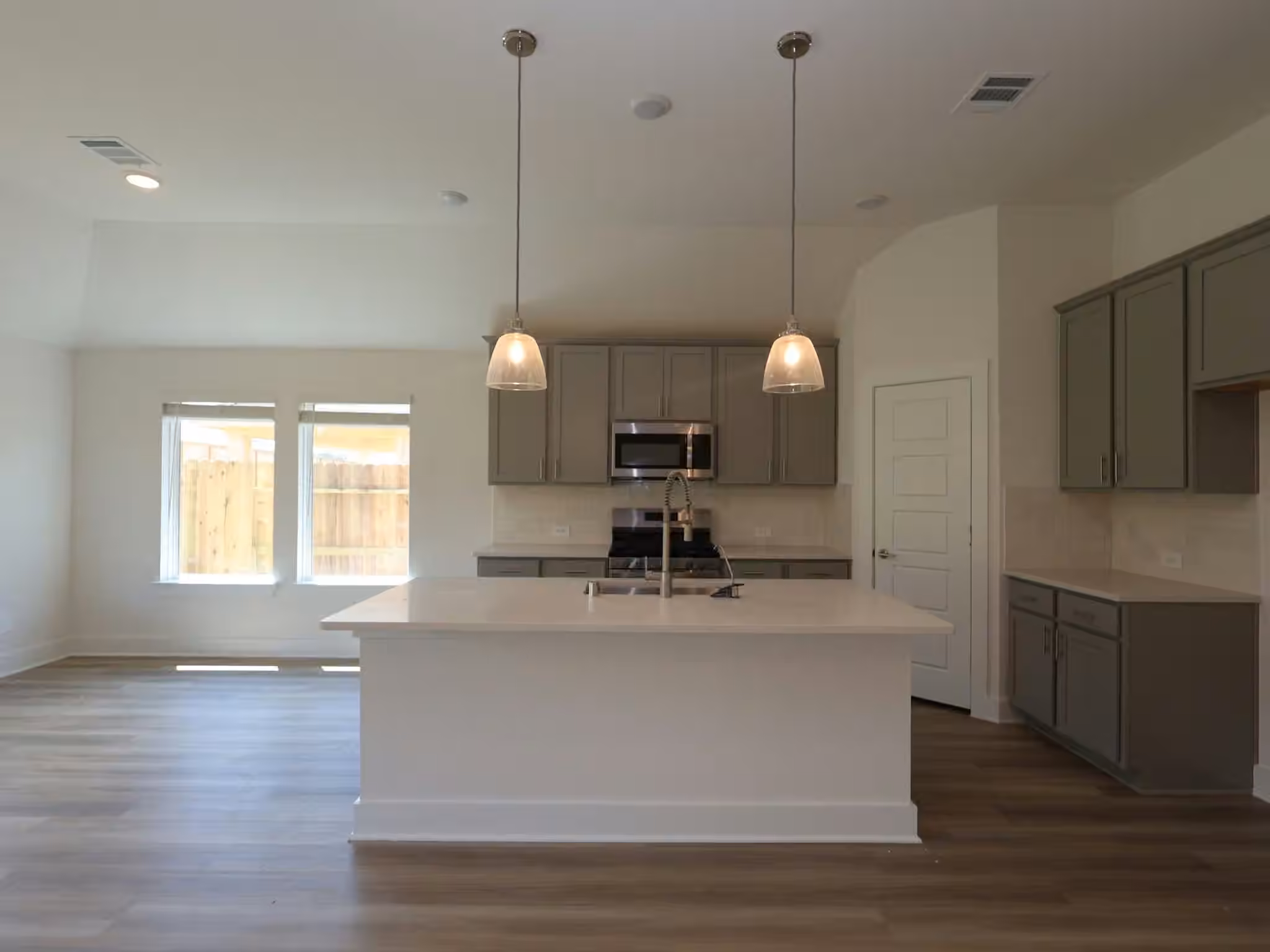 Photo 4 of 10591 Annex Avenue, Montgomery, TX