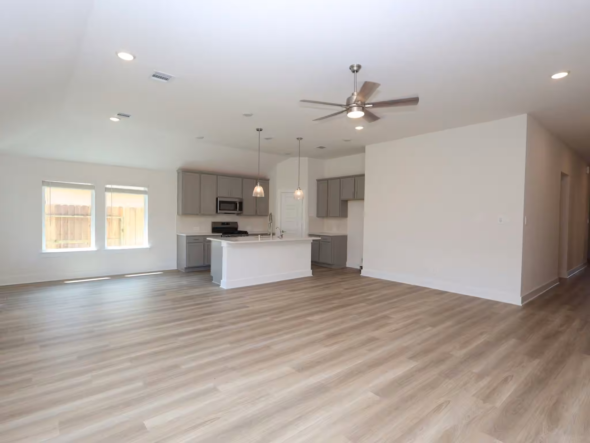 Photo 5 of 10591 Annex Avenue, Montgomery, TX