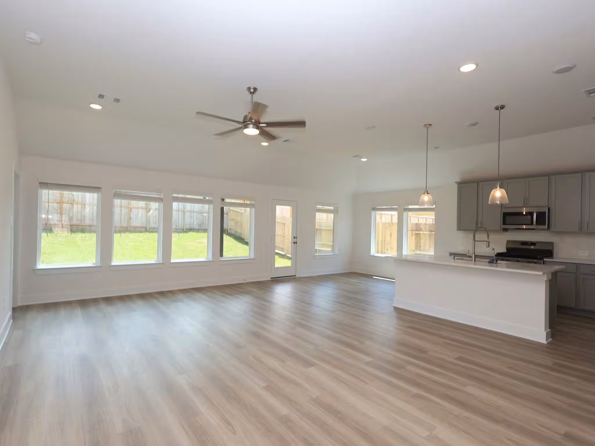 Photo 7 of 10591 Annex Avenue, Montgomery, TX