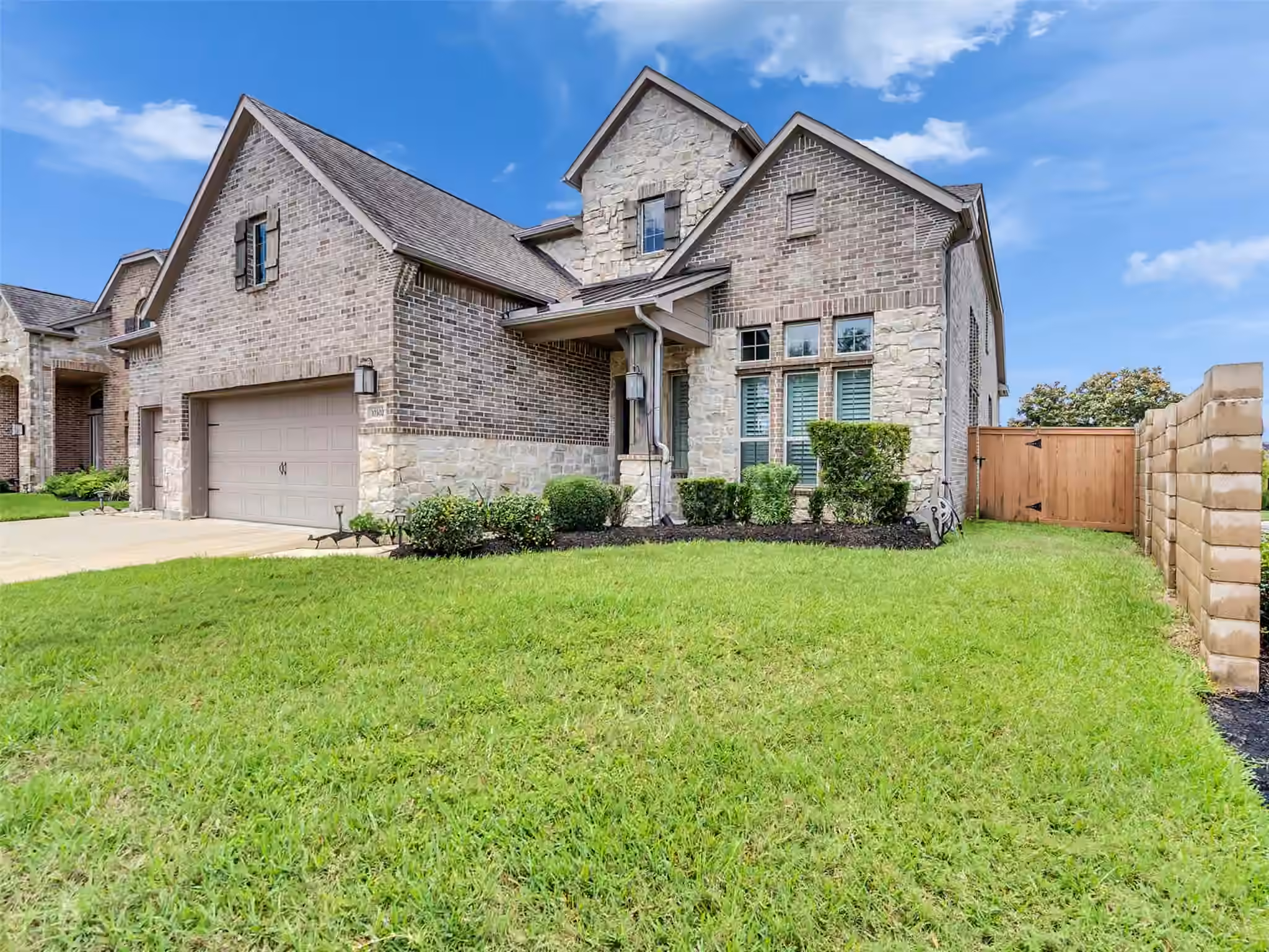 Photo 2 of 10302 Muir Peak Drive, Rosharon, TX