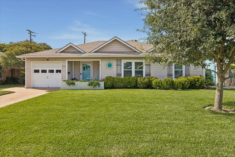 Photo of 126 Dolphin, Galveston, TX 77550