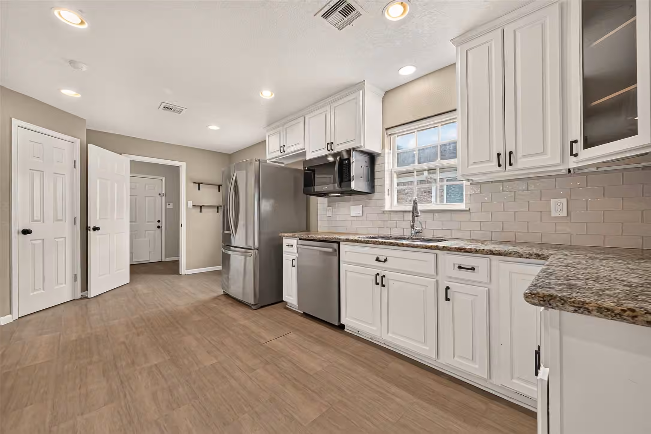 Photo 5 of 5511 Lymbar Drive, Houston, TX