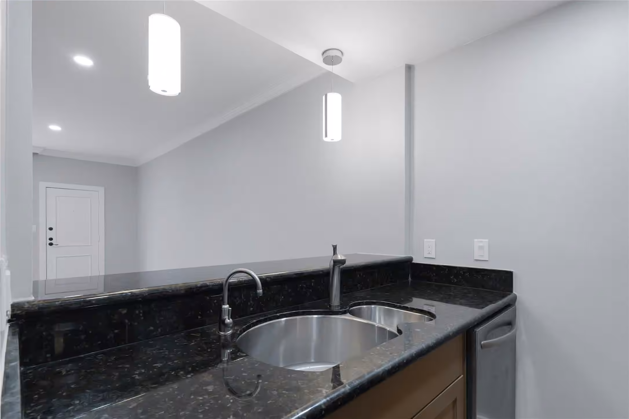 Photo 7 of 7929 Woodway Drive 4, Houston, TX