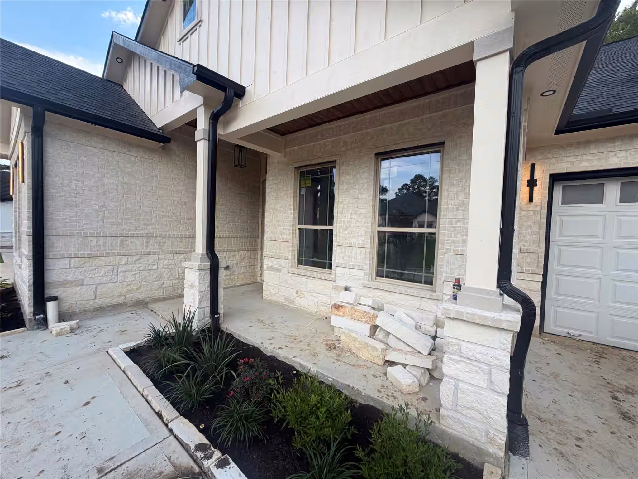 Photo 2 of 216 Bluehill Dr, Montgomery, TX