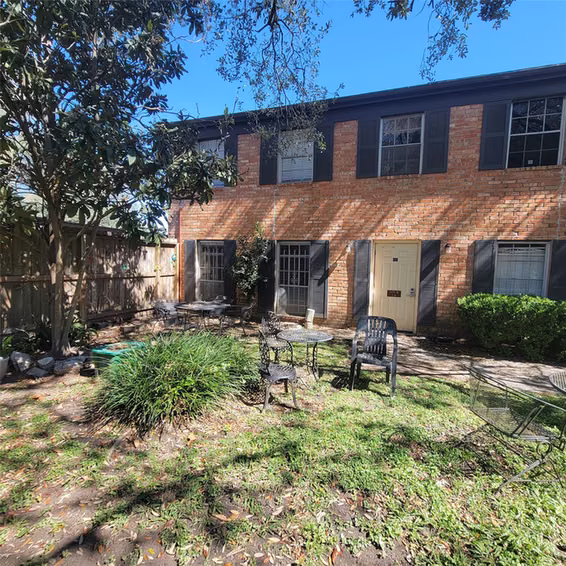 Photo 2 of 5210 Arboles Drive B1, Houston, TX
