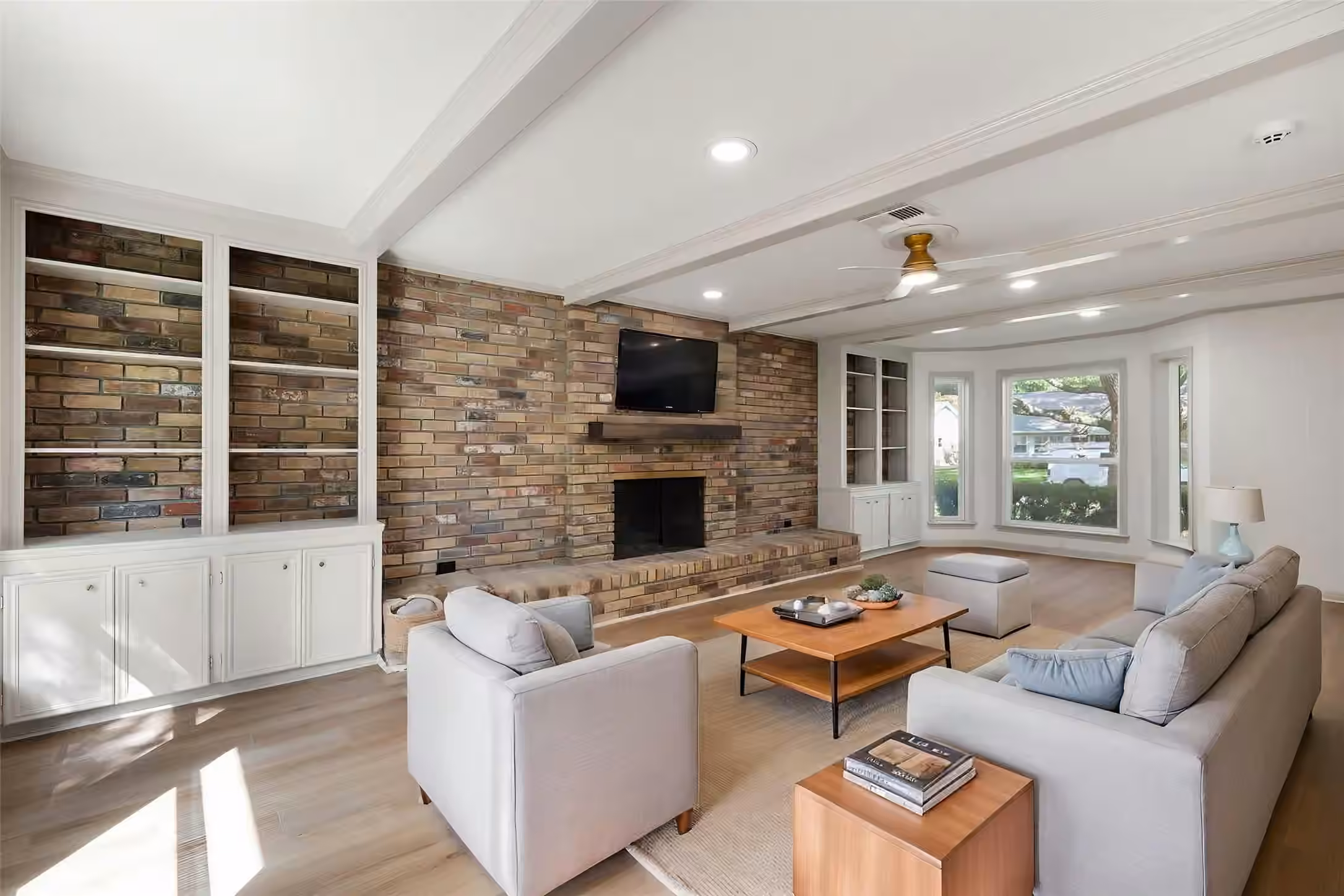 Photo 4 of 12019 Sugar Springs Drive, Houston, TX