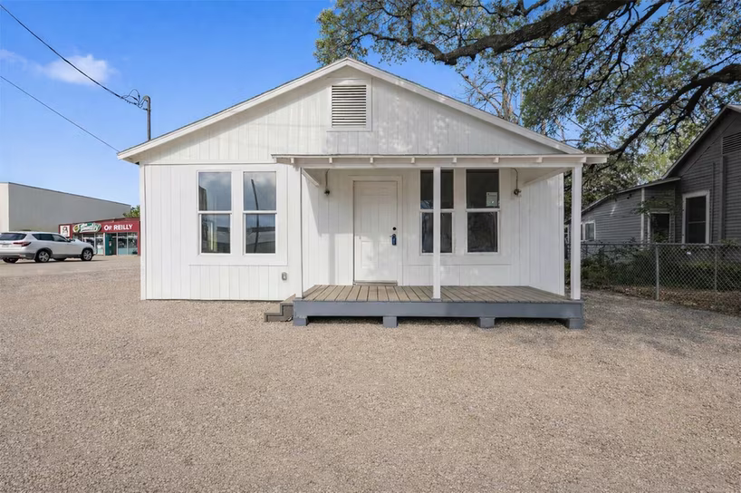 Photo 2 of 1410 Fannin Street, Columbus, TX