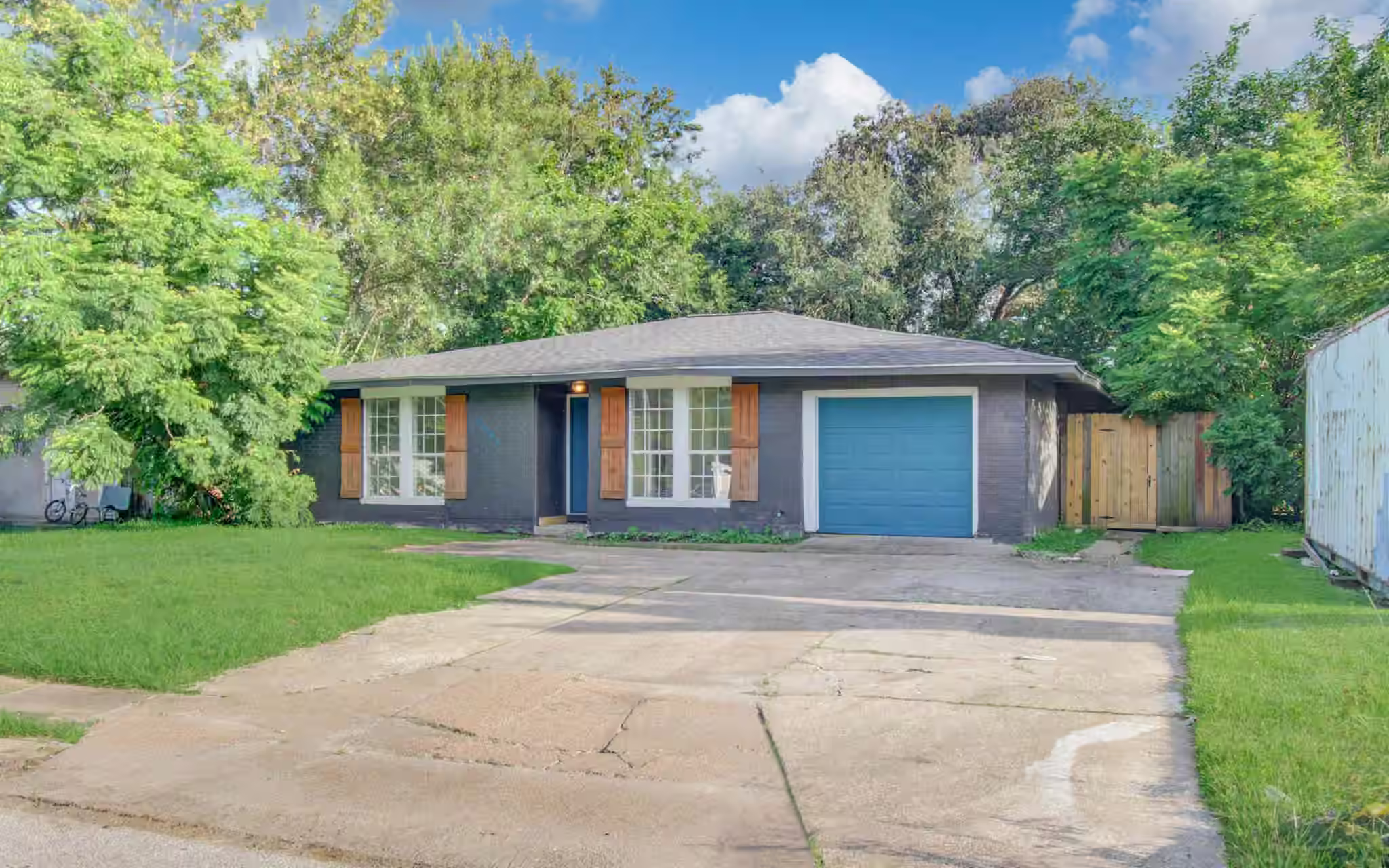 Photo 2 of 5634 Ridgeway Drive, Houston, TX