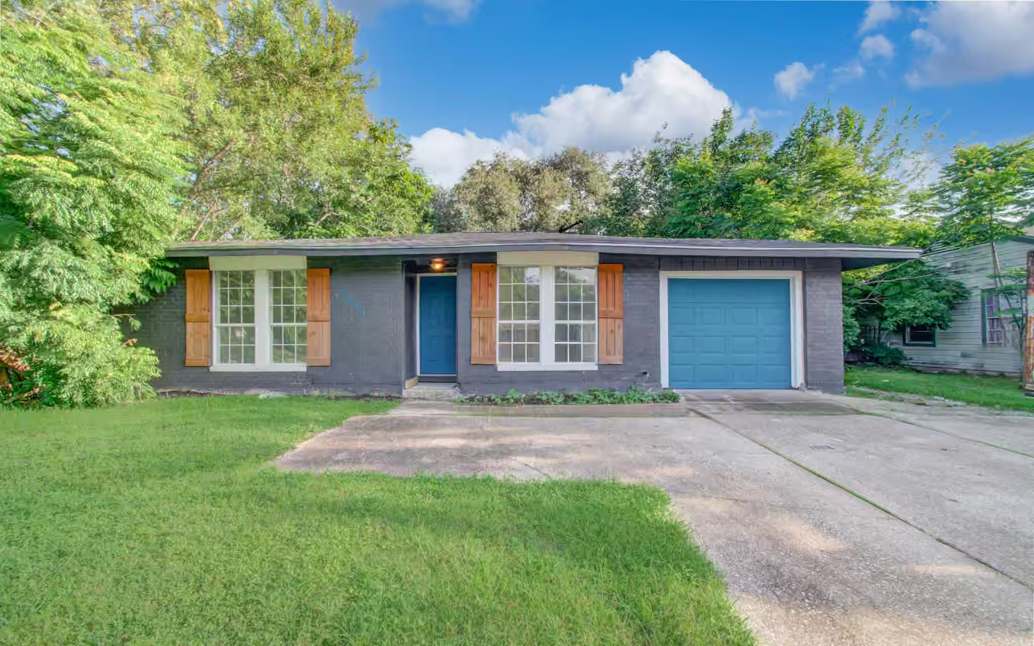 Photo 4 of 5634 Ridgeway Drive, Houston, TX