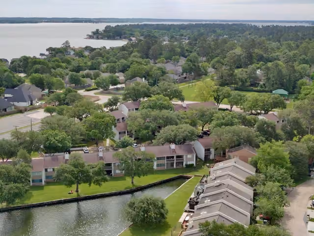 Photo 7 of 12100 Melville Drive 302C, Montgomery, TX