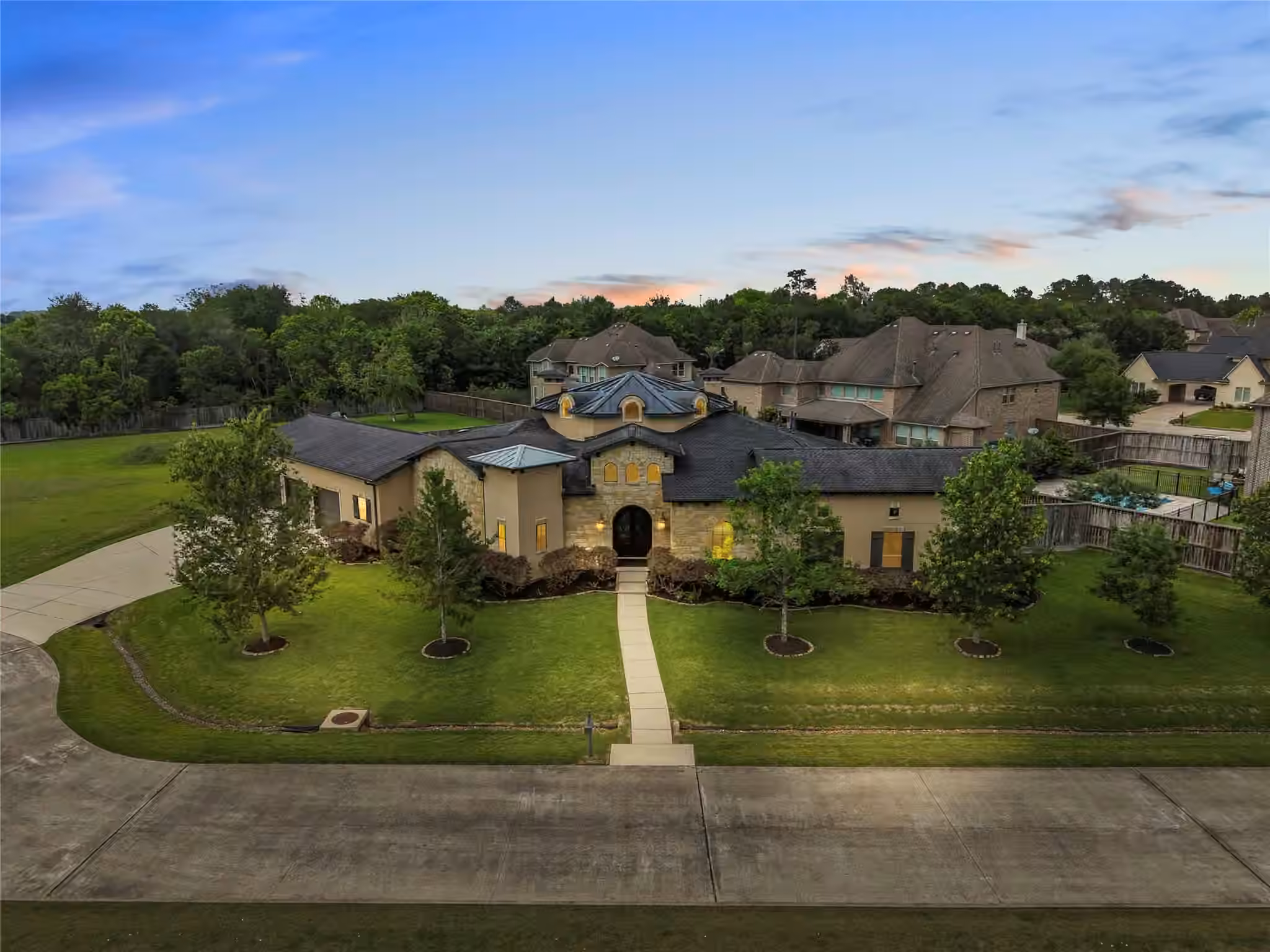 Photo 2 of 2080 Wilderness Trail, Friendswood, TX