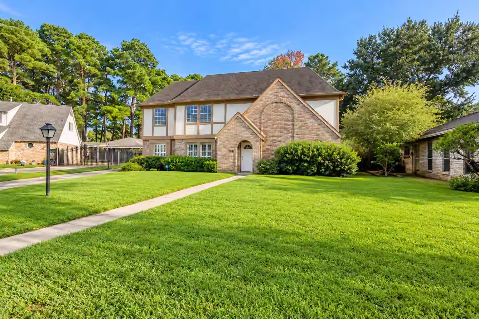 Photo 3 of 7411 Bairnsdale Lane, Houston, TX