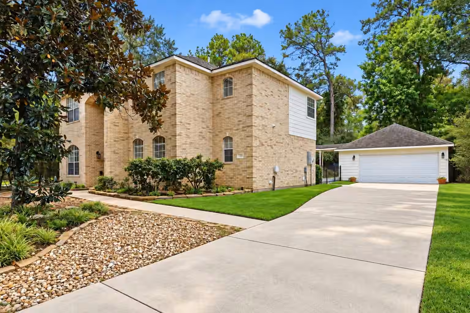Photo 2 of 7 Mayborough Court, The Woodlands, TX
