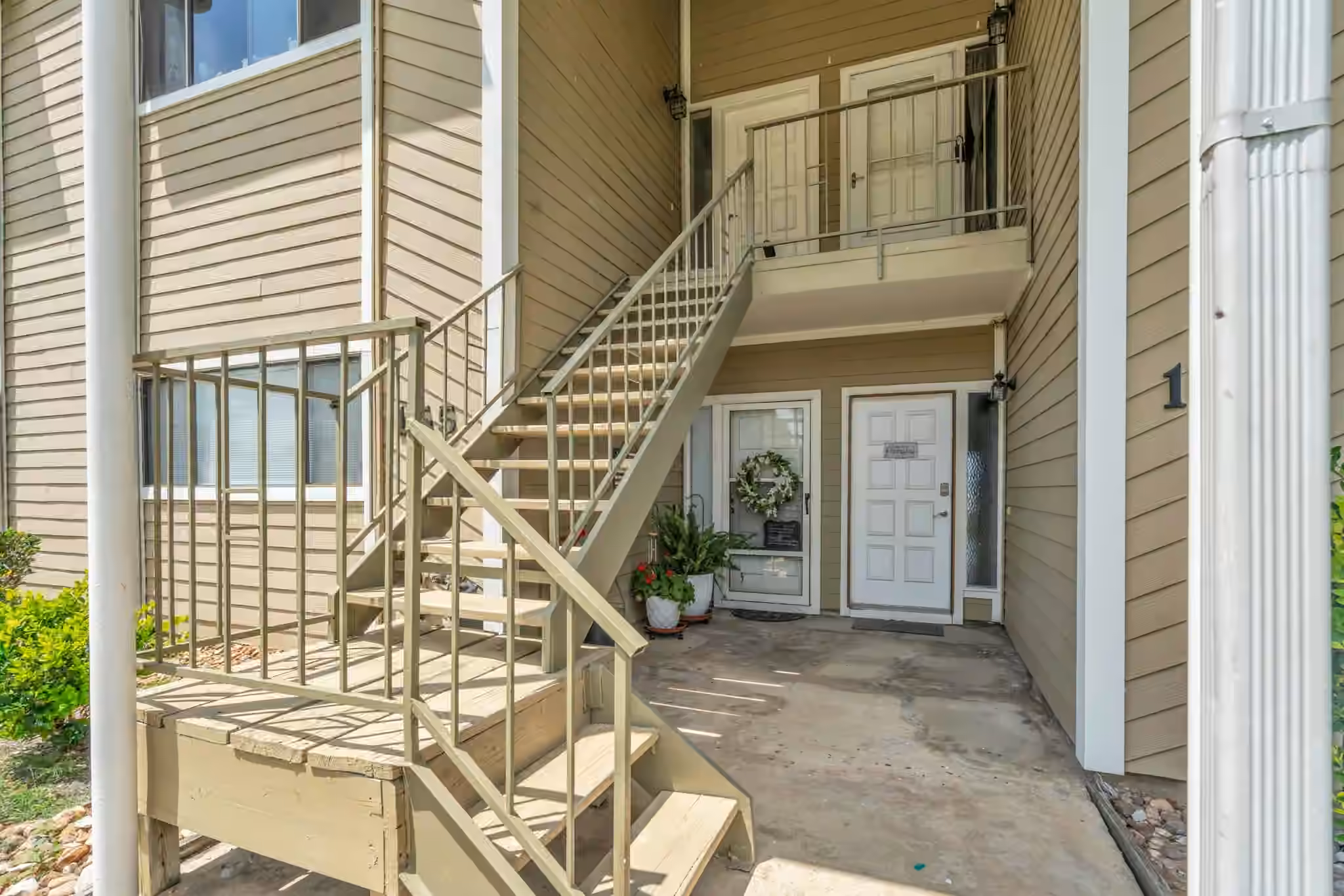Photo 6 of 156 April Point Drive S, Conroe, TX