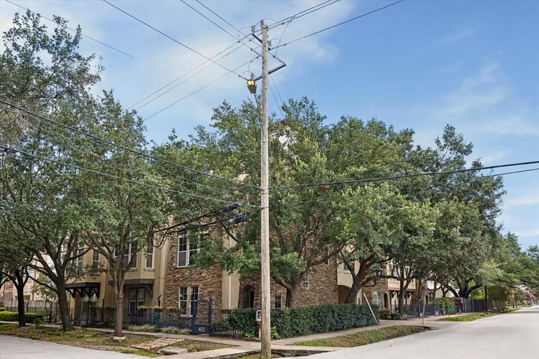 Photo 2 of 402 Roy Street, Houston, TX