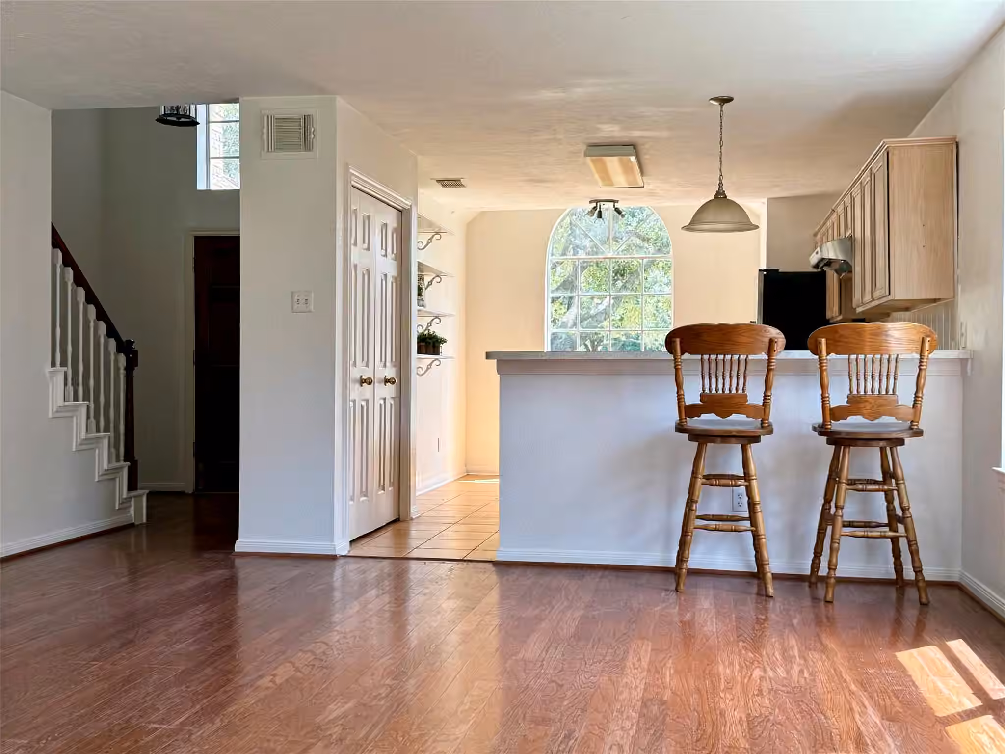 Photo 2 of 805 N Belle Drive, Angleton, TX