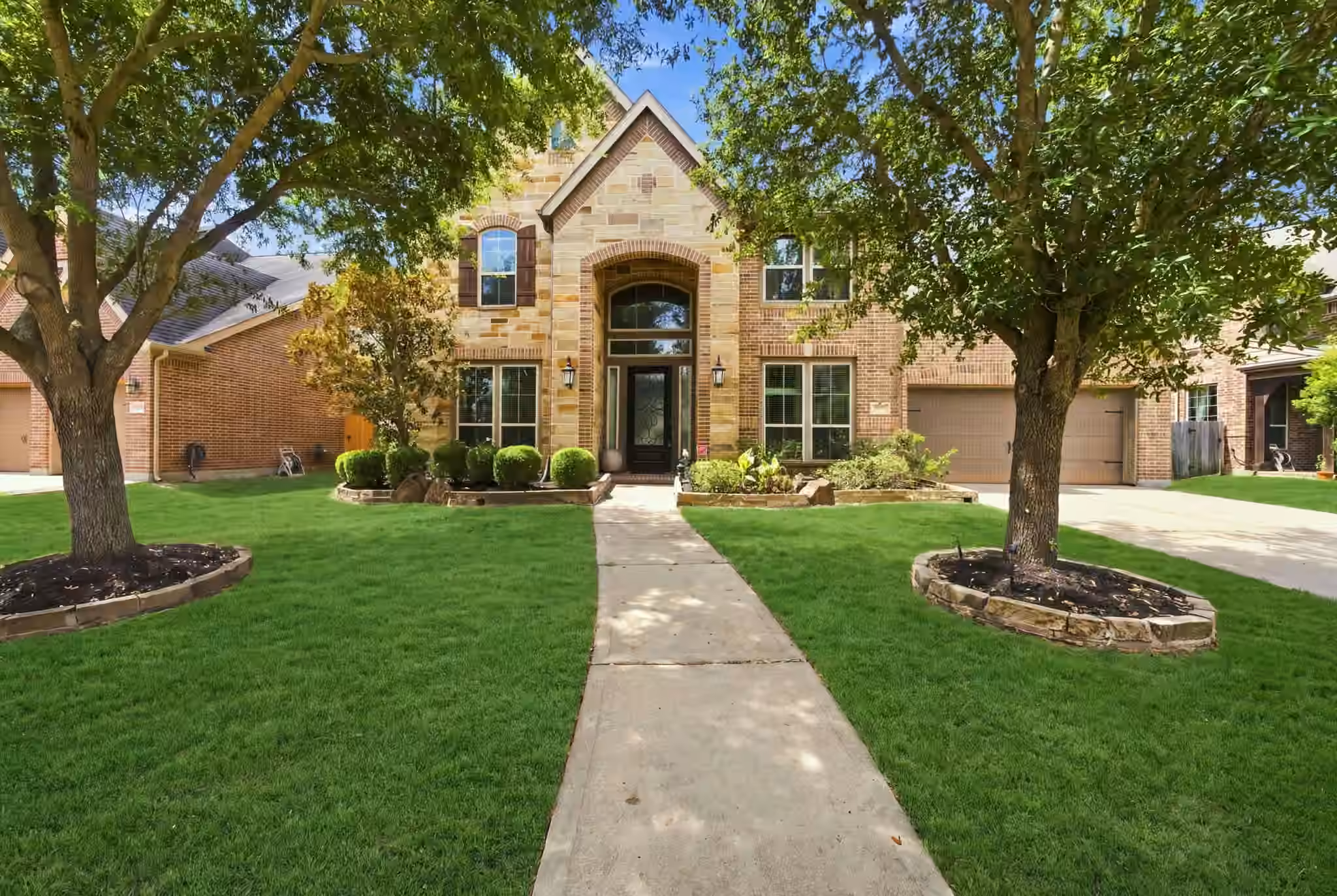 Photo 2 of 3923 Pebble Heights Lane, Sugar Land, TX