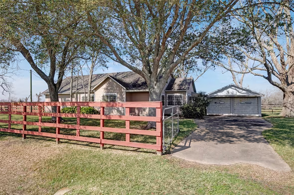 Photo 3 of 8439 FM 442, Boling, TX