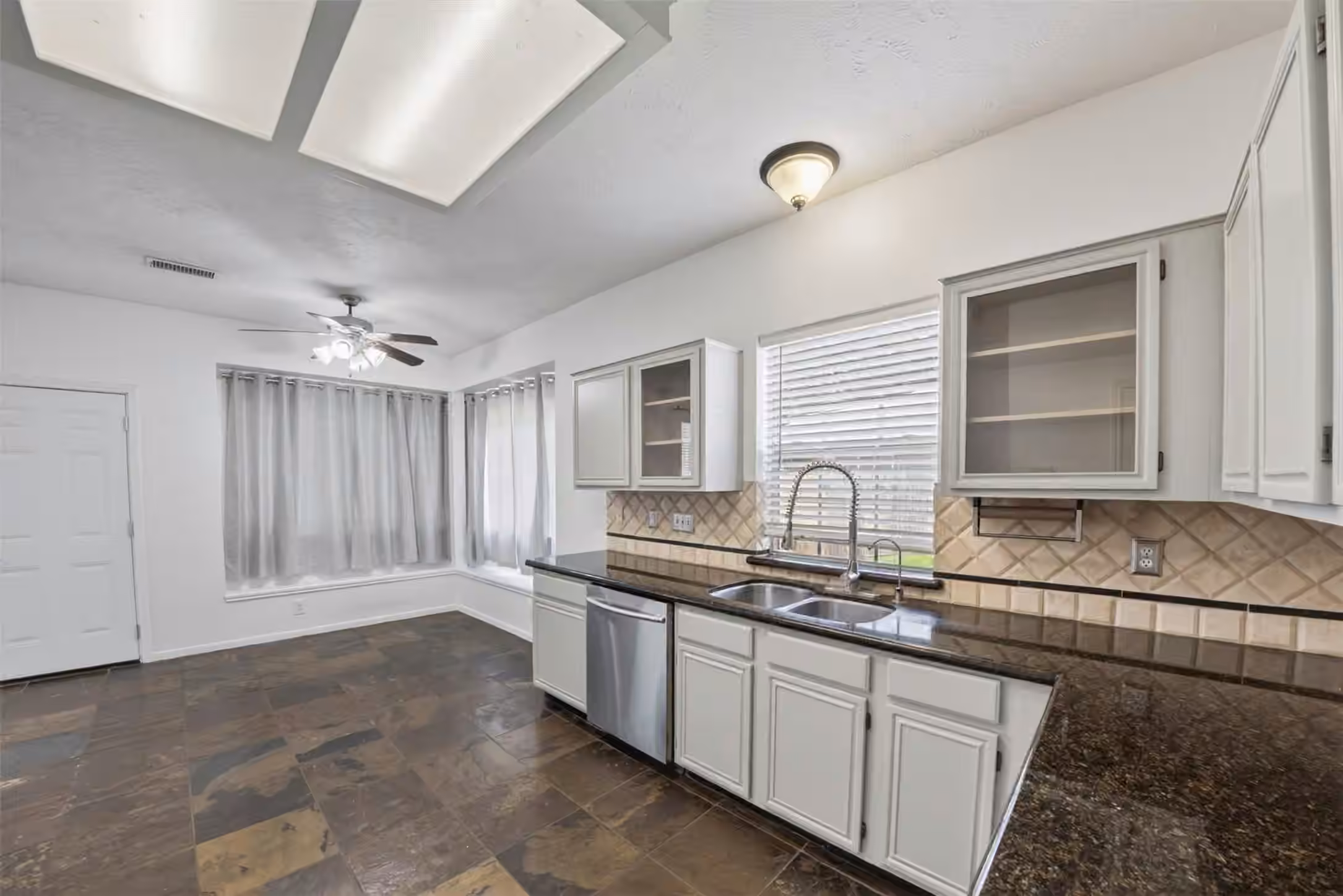 Photo 5 of 15010 Chestnut Falls Drive, Cypress, TX