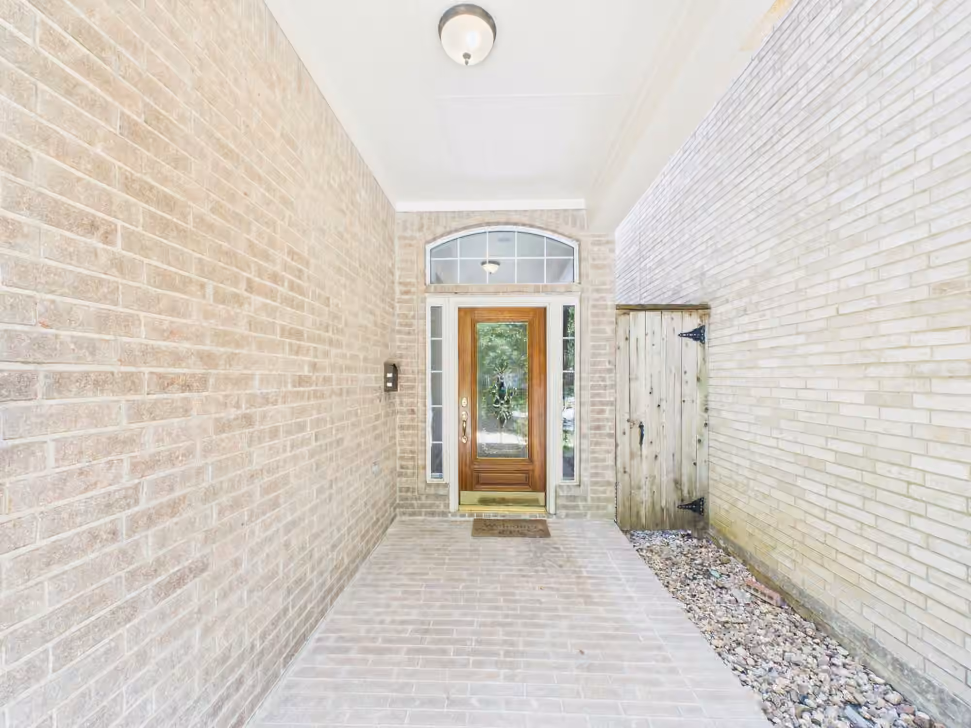 Photo 4 of 5449 Fairdale Lane, Houston, TX