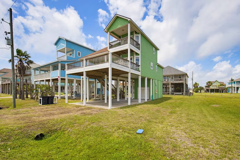 Photo 2 of 1327 Emerald Drive, Crystal Beach, TX