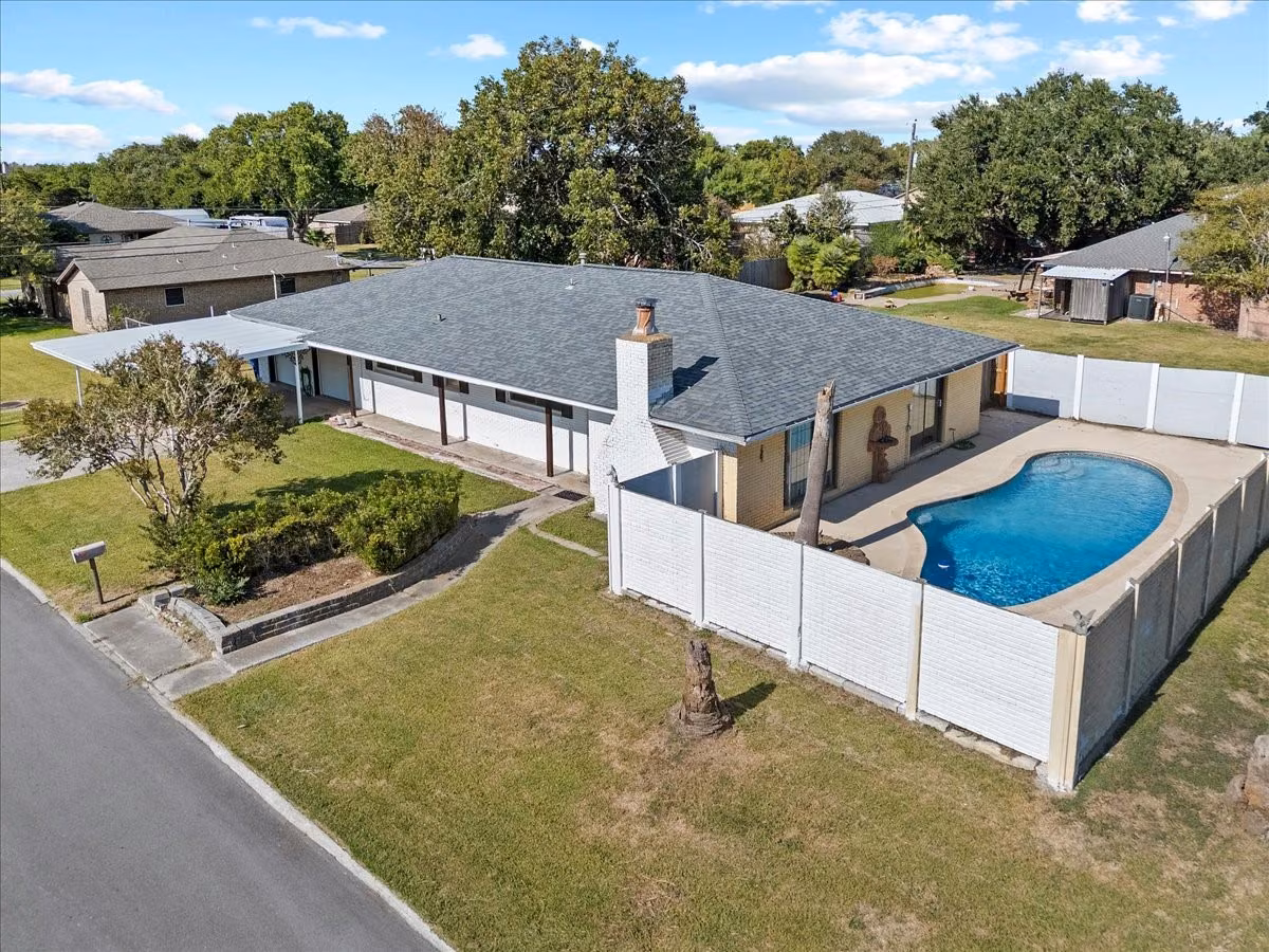 Photo of 140 Bay Ridge Drive, Beach City, TX 77523