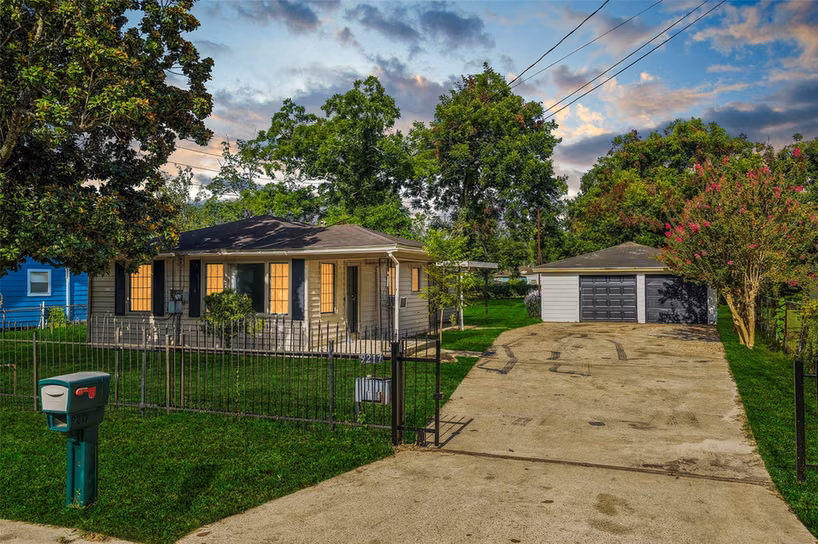 Photo of 9217 Camay Drive, Houston, TX