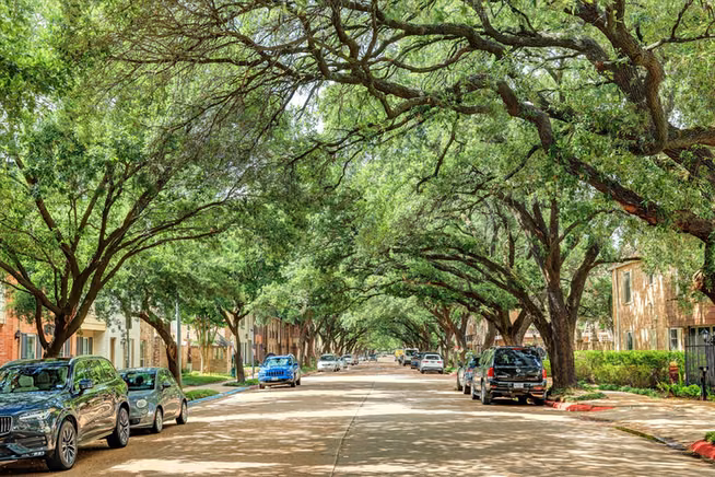 Photo 2 of 353 N Post Oak Lane 825, Houston, TX