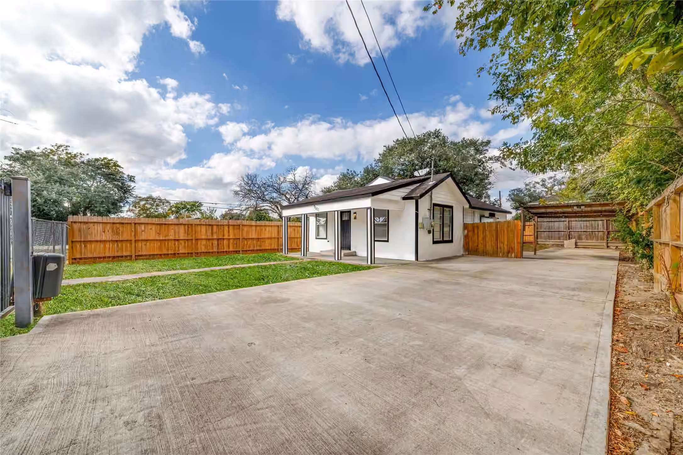 Photo of 9201 Klondike Street, Houston, TX 77075