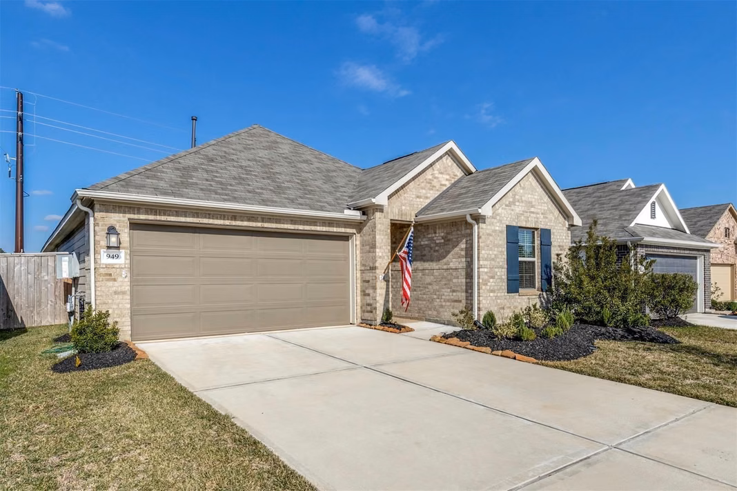 Photo 2 of 949 Gentle Moss Drive, Magnolia, TX