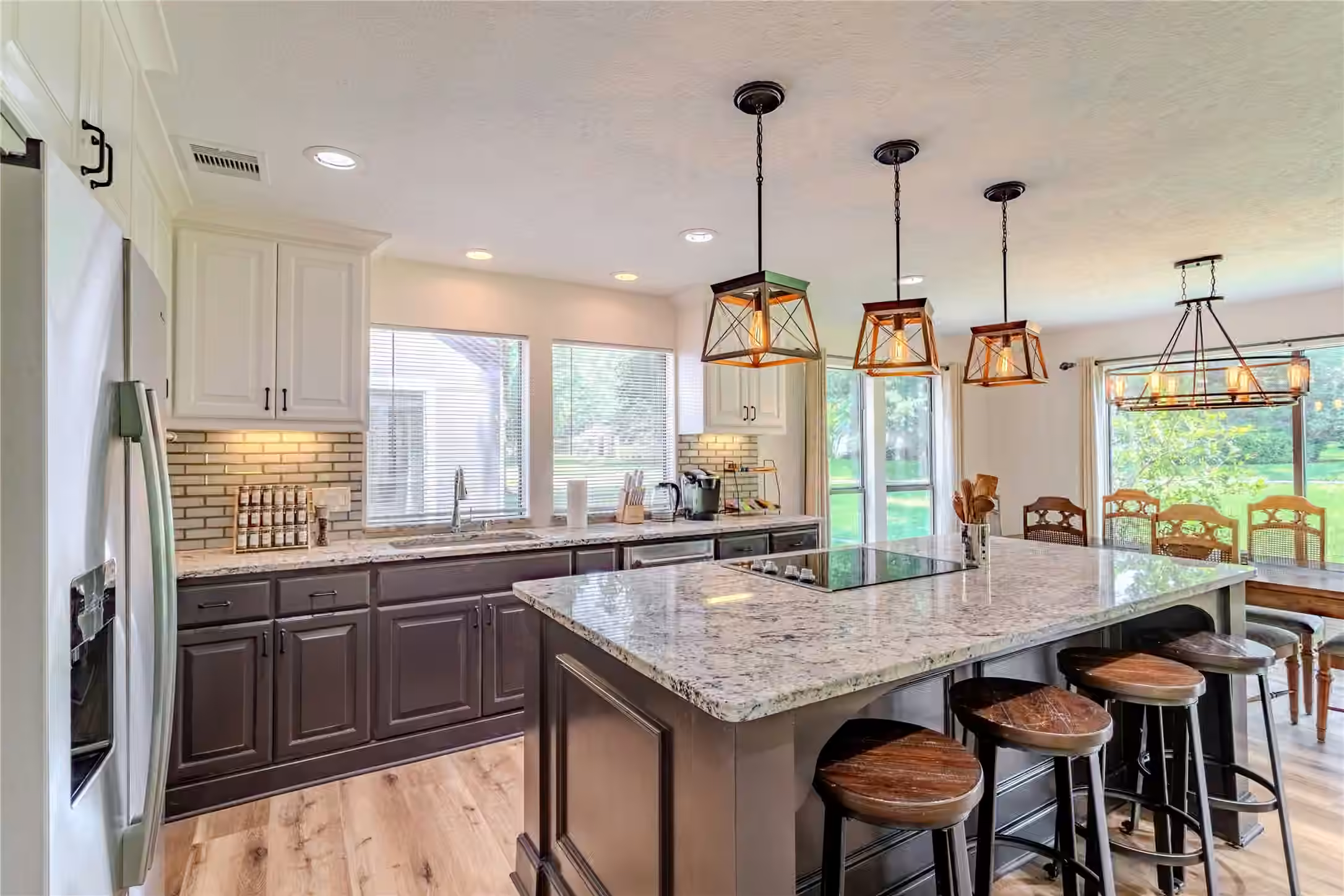 Photo 4 of 129 Springs Edge Drive, Conroe, TX