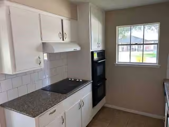 Photo 5 of 2401 Camino Court, Texas City, TX