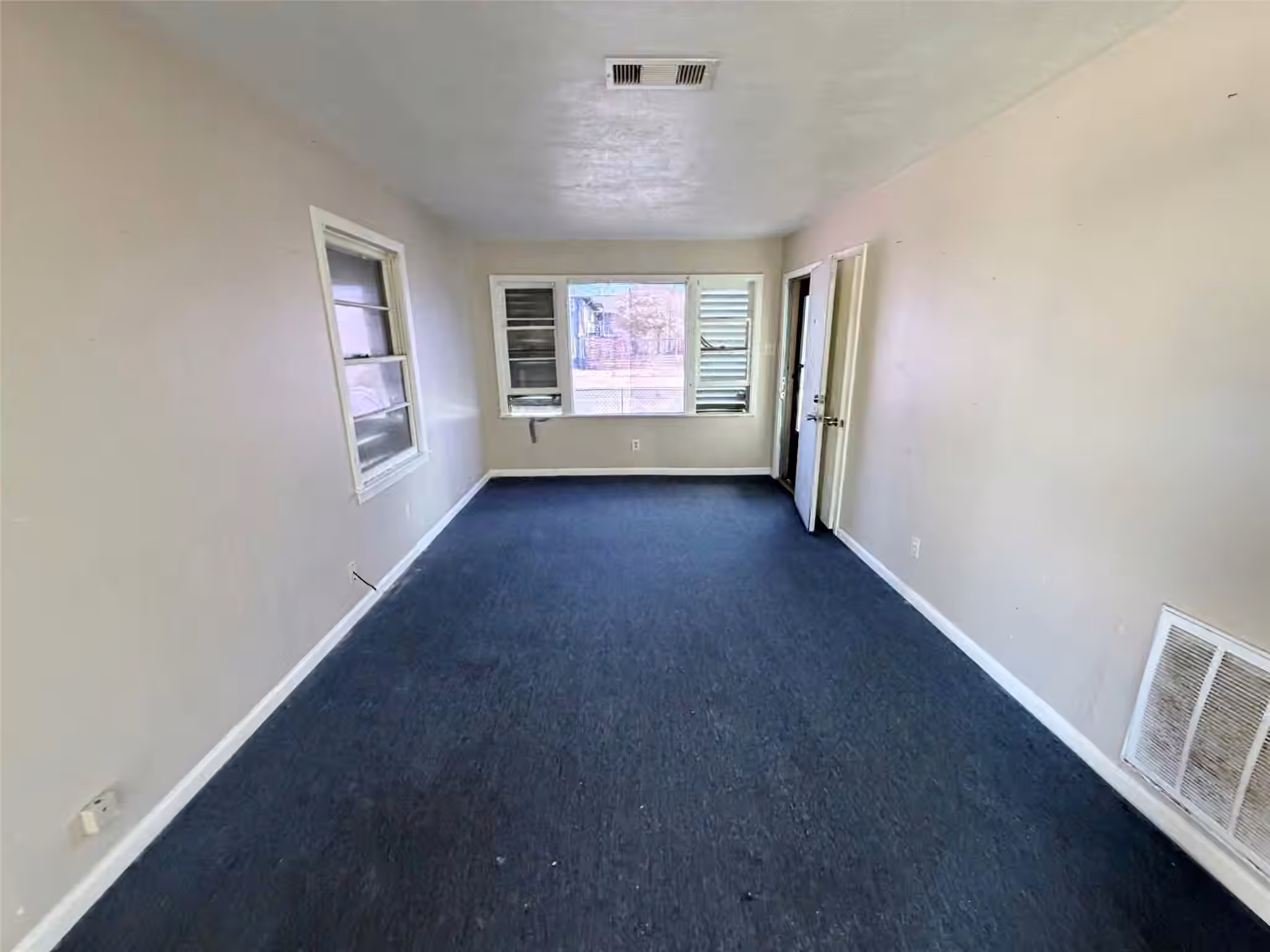 Photo 4 of 2211 Avenue O, Galveston, TX