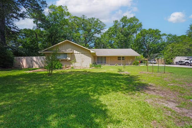 Photo of 1809 North Roberson Street, Conroe, TX 77301