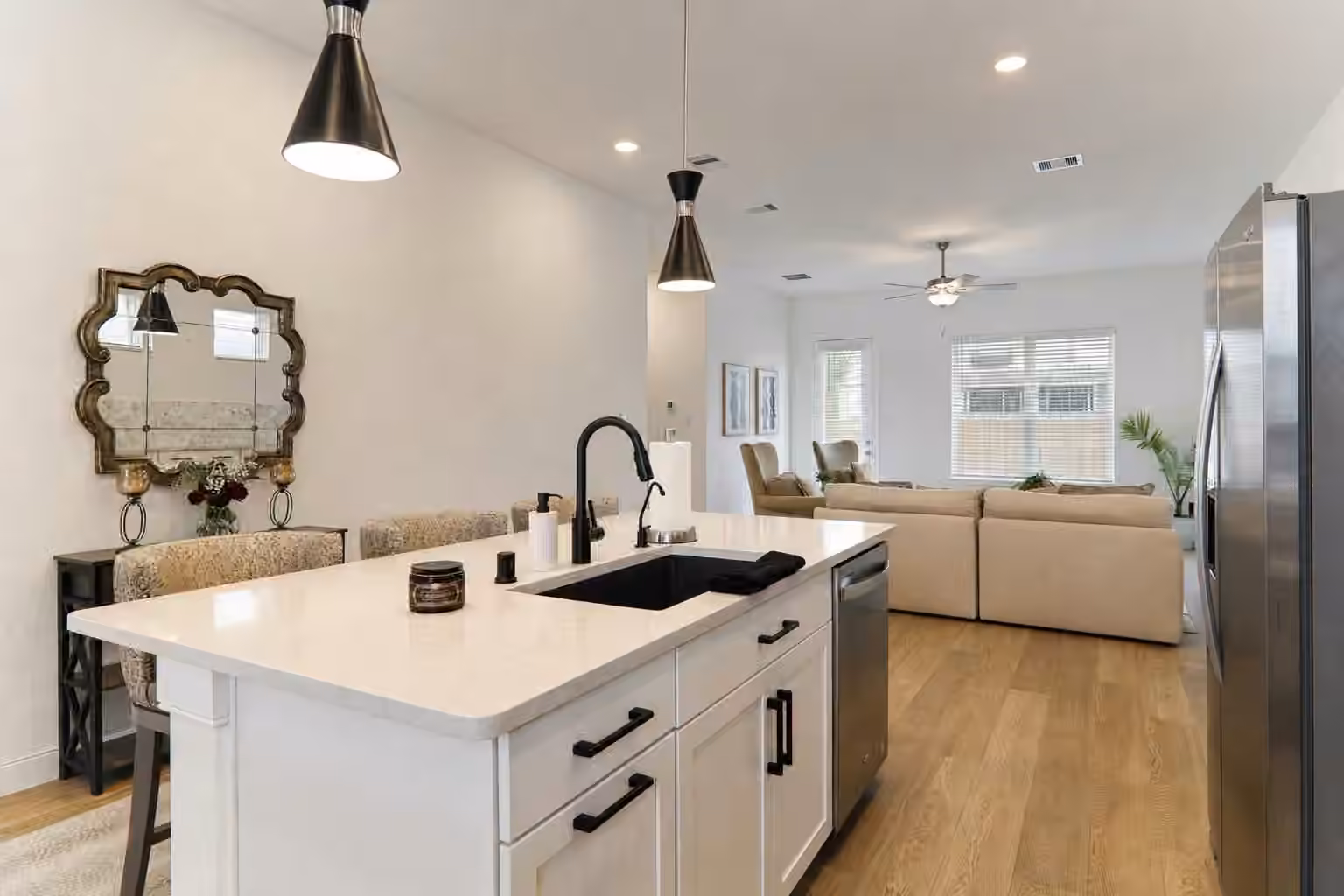 Photo 5 of 4215 Weathered Oak Drive, Houston, TX