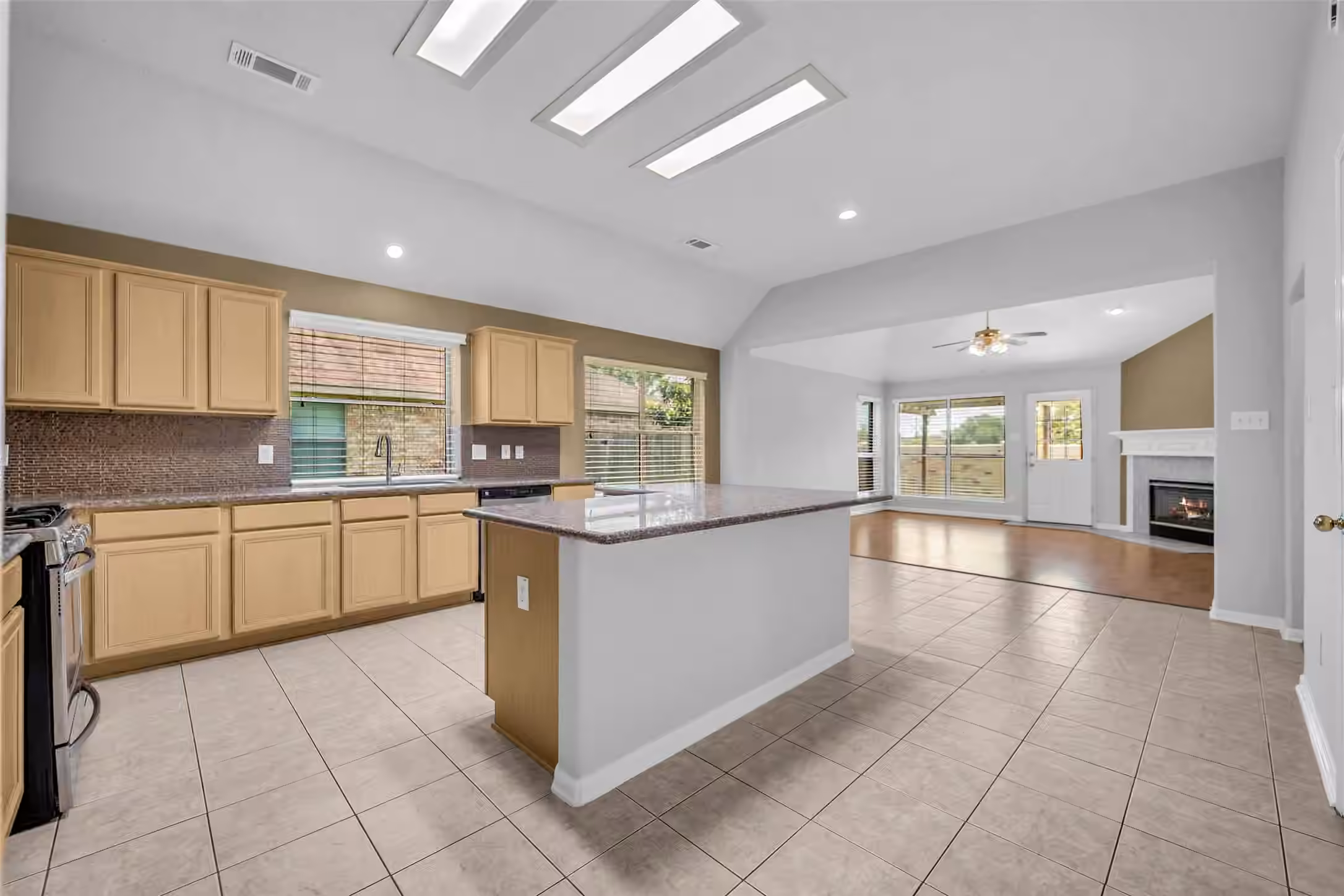 Photo 3 of 4109 Oak Point Drive, Pearland, TX