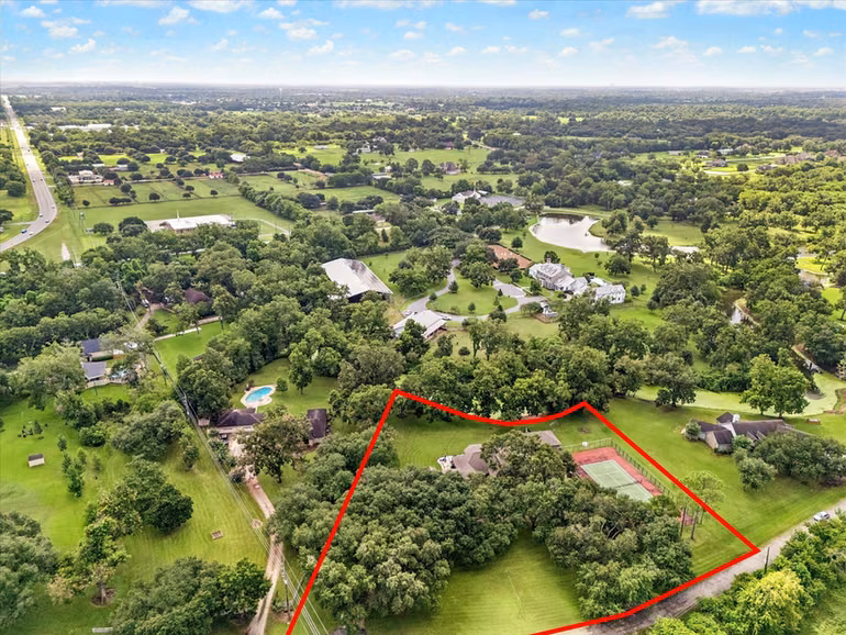 Photo 2 of 2020 PECAN LAKE DRIVE, Richmond, TX