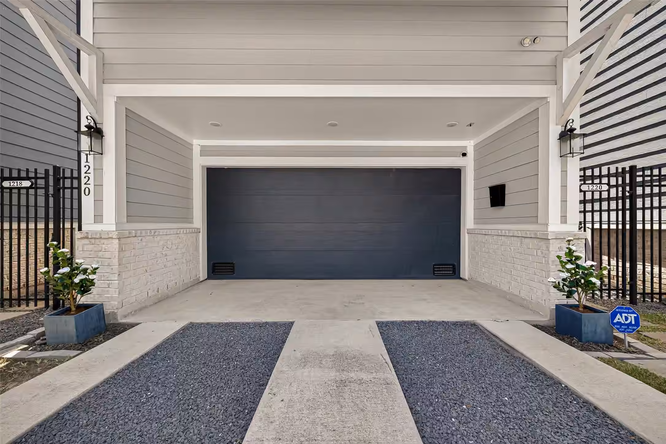 Photo 3 of 1220 W 21st Street, Houston, TX