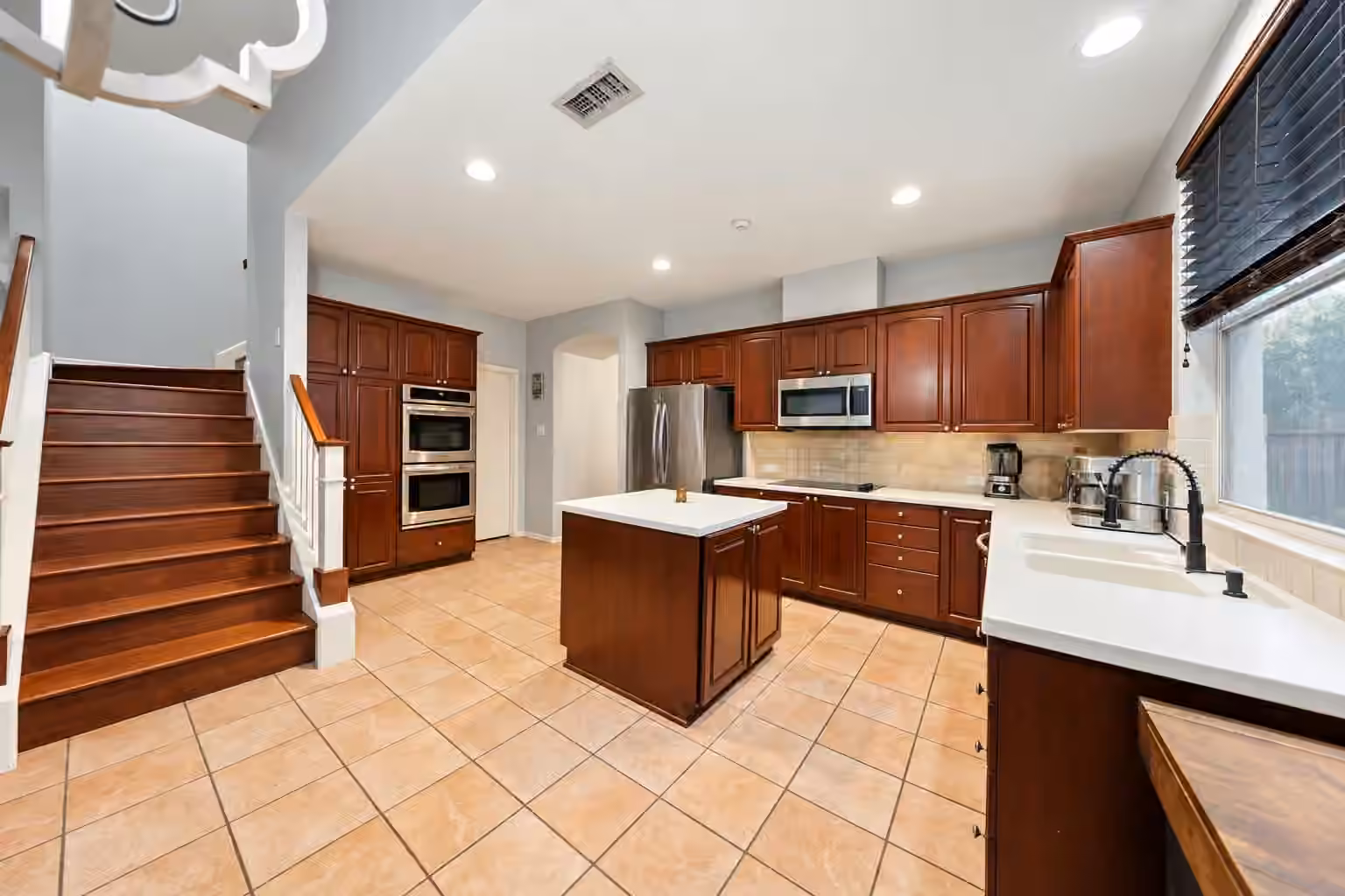 Photo 6 of 19 Lyreleaf Place, The Woodlands, TX