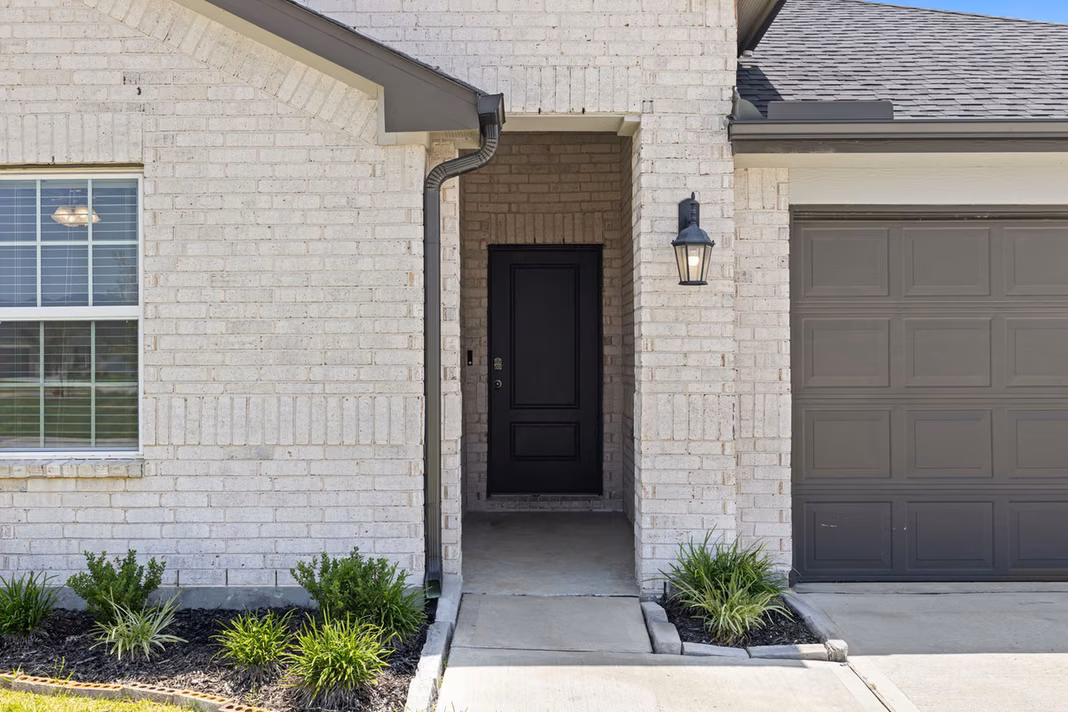 Photo 2 of 8611 Swenson Lane, Rosharon, TX
