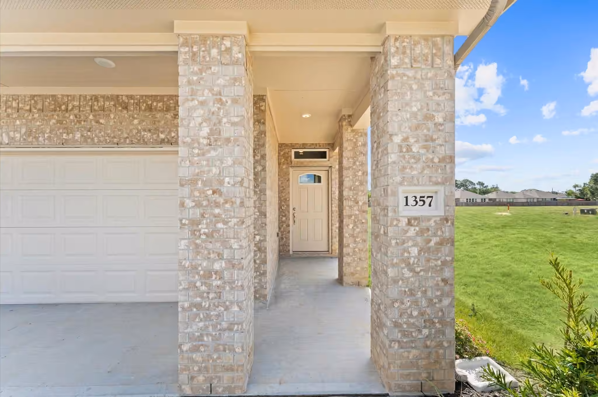 Photo 4 of 1369 Mixander Way, La Porte, TX