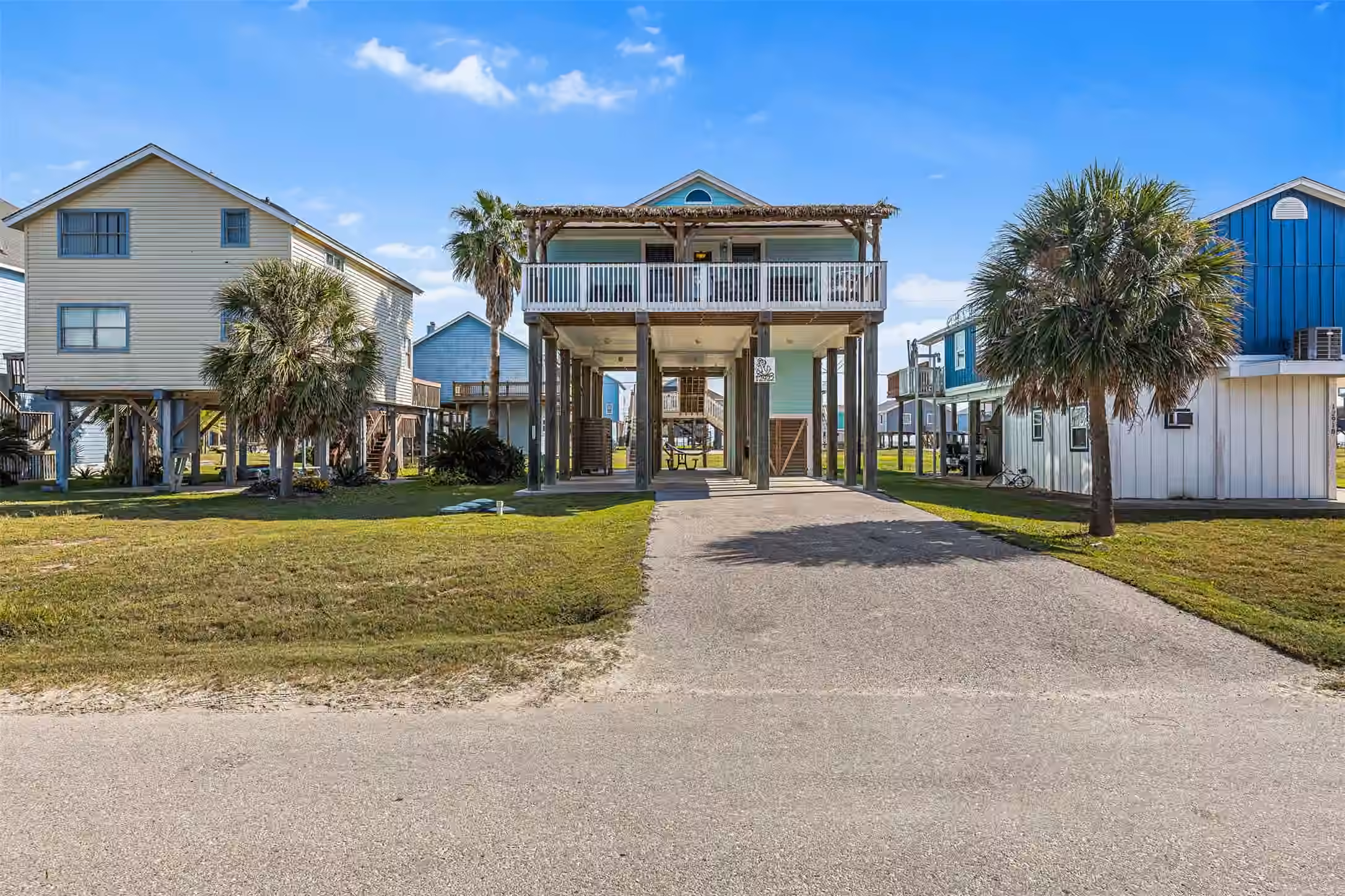 Photo 3 of 12922 Buccaneer Parkway, Freeport, TX