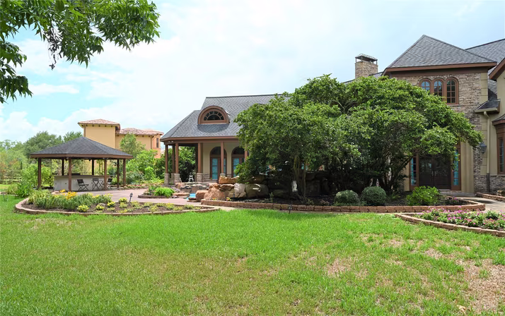 Photo 7 of 326 W Alkire Lake Drive, Sugar Land, TX