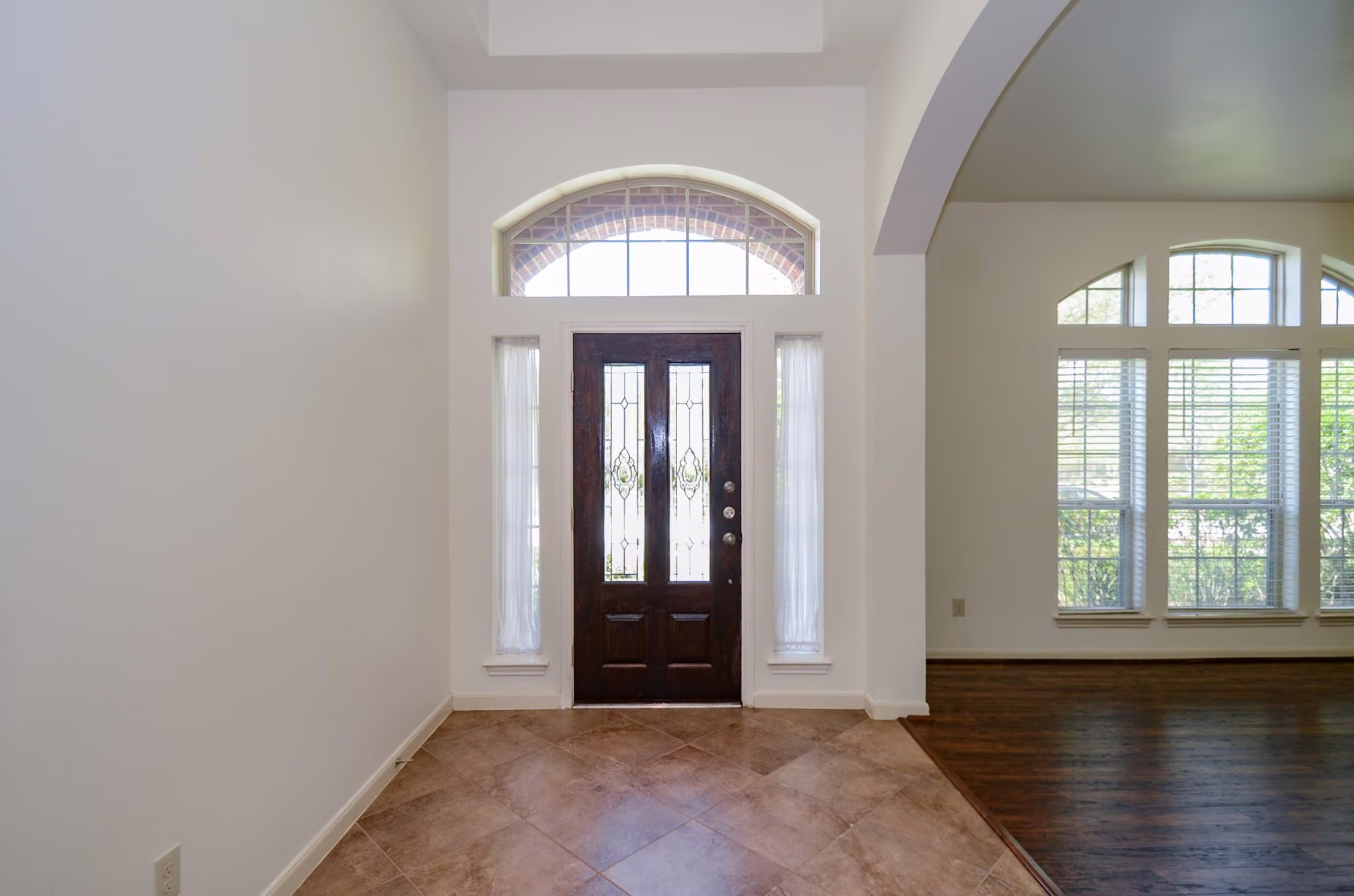 Photo 4 of 5611 Plum Point Court, Sugar Land, TX